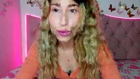 Snapshot of cuteee_kitty chatting on 11-19-25, 01:44 Kitty online show from 11-19-25, 01:44