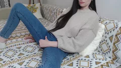 Snapshot of cuteemouse chatting on 04-14-26, 11:27 Anna online show from 04-14-26, 11:27
