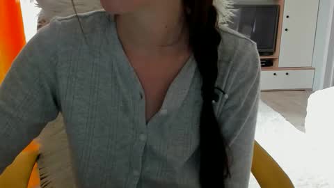 Snapshot of cuteemouse chatting on 04-20-26, 04:59 Anna online show from 04-20-26, 04:59