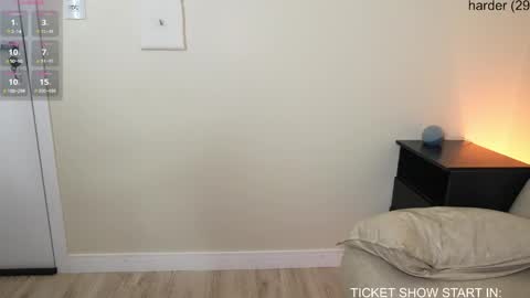 Mia online show from 04-06-26, 05:25