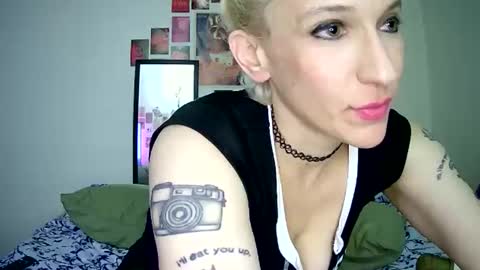 Bella online show from 04-24-26, 05:10