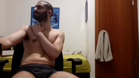 Snapshot of cuteguy52 chatting on 06-11-26, 10:08 cuteguy52 online show from 06-11-26, 10:08