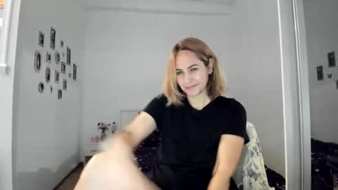 Snapshot of cutehana chatting on 10-20-25, 03:56 MADY online show from 10-20-25, 03:56