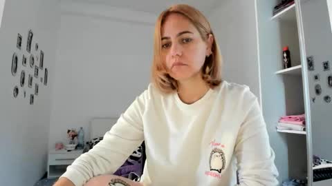 Snapshot of cutehana chatting on 11-02-25, 05:21 MADY online show from 11-02-25, 05:21