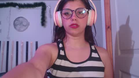 Snapshot of cutehaome chatting on 09-18-25, 09:22 haome online show from 09-18-25, 09:22