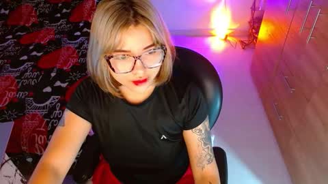 Snapshot of cuteisabella_a chatting on 03-11-26, 03:18 isabella online show from 03-11-26, 03:18
