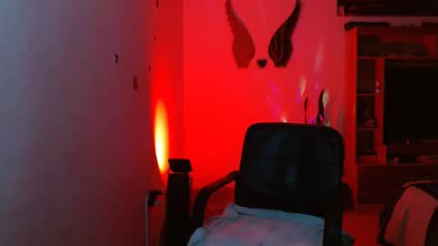 Luna online show from 11-19-25, 04:34