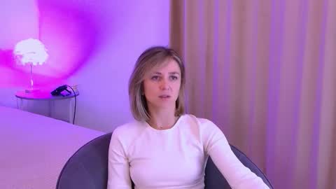 cutemirage online show from 10-21-25, 02:18