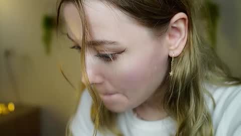 Snapshot of cutenass chatting on 12-04-25, 09:12 Mary online show from 12-04-25, 09:12