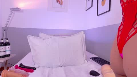 cutepetitee online show from 04-08-26, 08:42