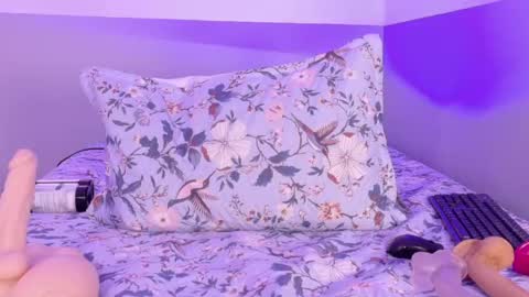 cutepetitee online show from 04-14-26, 10:16