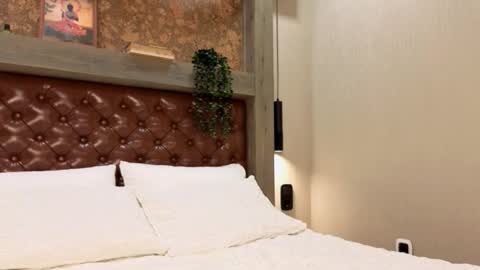 Snapshot of cuterebelious chatting on 12-19-25, 03:30 Kim online show from 12-19-25, 03:30