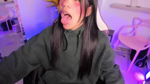  - independent model online show from 11-05-25, 12:38