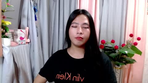 cute online show from 12-05-25, 07:43