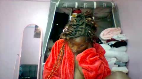 cutezola online show from 11-20-25, 06:02