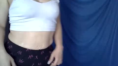 Snapshot of cutie_bee chatting on 05-21-26, 07:26 cutie_bee online show from 05-21-26, 07:26