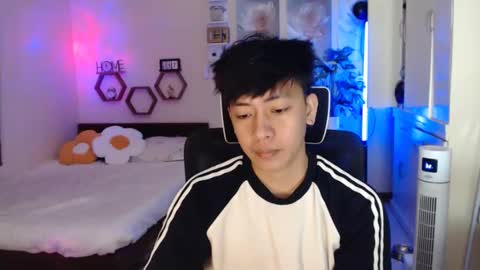 Snapshot of cutie_cumshow chatting on 01-08-26, 06:43 Neil Taylor online show from 01-08-26, 06:43