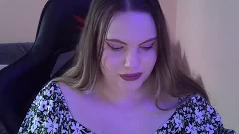 Snapshot of cutie_girl__ chatting on 07-22-26, 01:52 cutie_girl__ online show from 07-22-26, 01:52