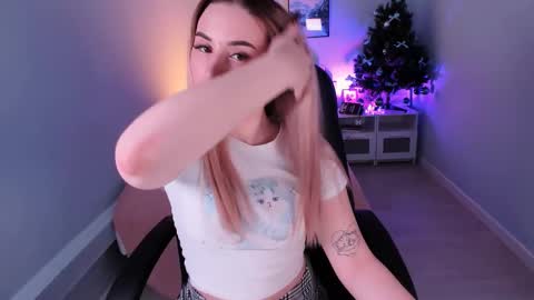  Your Louise  follow me  online show from 12-18-24, 03:47