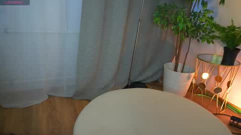 Snapshot of cutie_peachyy chatting on 12-05-25, 08:12 Monica online show from 12-05-25, 08:12