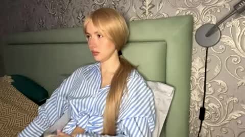 Vanessa online show from 04-19-26, 04:39