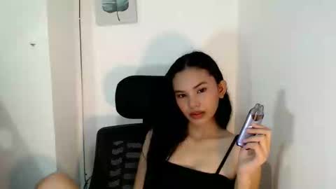 cutiee_lily2 online show from 04-24-26, 12:24