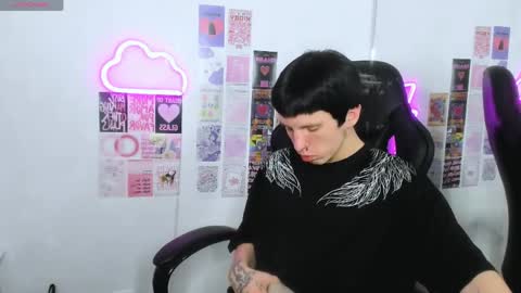 cutiekai_ online show from 04-07-26, 08:31