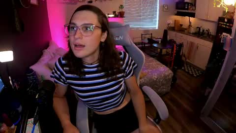 Snapshot of cutiepiescarlett chatting on 05-18-26, 12:29 cutiepiescarlett online show from 05-18-26, 12:29