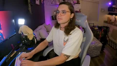 Snapshot of cutiepiescarlett chatting on 05-27-26, 03:03 cutiepiescarlett online show from 05-27-26, 03:03