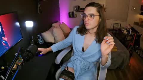 Snapshot of cutiepiescarlett chatting on 06-06-26, 05:56 cutiepiescarlett online show from 06-06-26, 05:56
