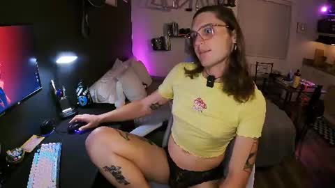 Snapshot of cutiepiescarlett chatting on 06-18-26, 03:40 cutiepiescarlett online show from 06-18-26, 03:40
