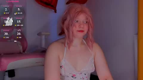 Snapshot of cutiesue chatting on 07-12-26, 11:45 CutieSue online show from 07-12-26, 11:45