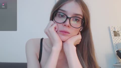 Snapshot of cutiewhitefox chatting on 12-01-24, 04:29 Eva online show from 12-01-24, 04:29