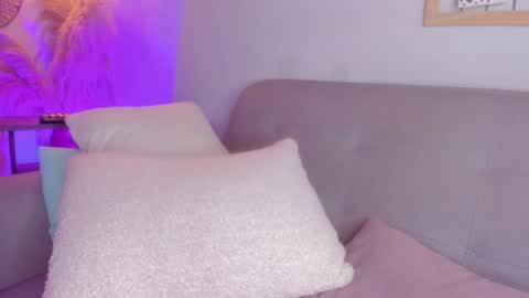 Snapshot of cutte_hanna18 chatting on 02-25-25, 03:52 Hannah online show from 02-25-25, 03:52