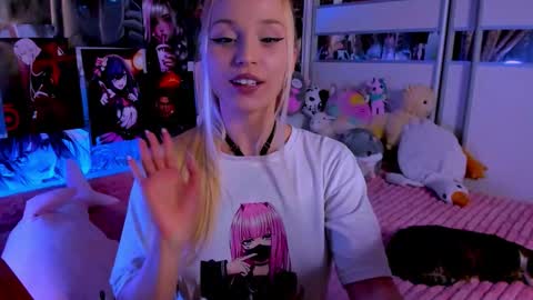 Snapshot of cuttie_ponyy chatting on 03-11-26, 09:32 Nora online show from 03-11-26, 09:32