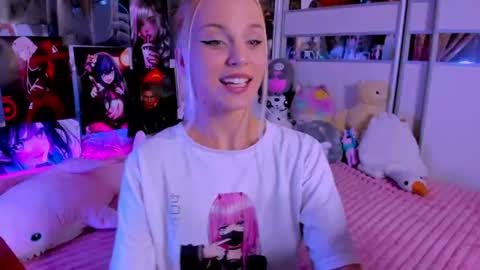 Snapshot of cuttie_ponyy chatting on 06-20-26, 08:33 Nora online show from 06-20-26, 08:33