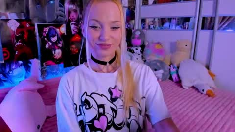 Snapshot of cuttie_ponyy chatting on 07-06-26, 08:33 Nora online show from 07-06-26, 08:33