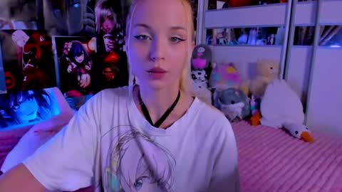 Snapshot of cuttie_ponyy chatting on 07-09-26, 08:13 Nora online show from 07-09-26, 08:13