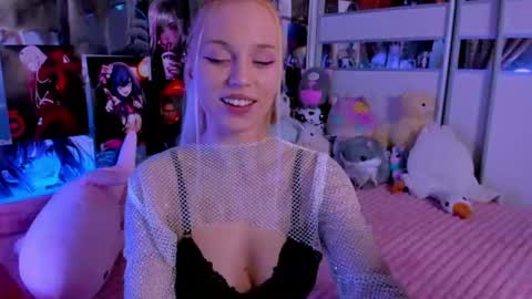 Snapshot of cuttie_ponyy chatting on 07-12-26, 08:22 Nora online show from 07-12-26, 08:22