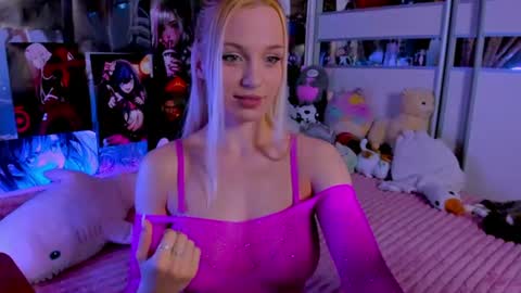Snapshot of cuttie_ponyy chatting on 07-20-26, 08:11 Nora online show from 07-20-26, 08:11