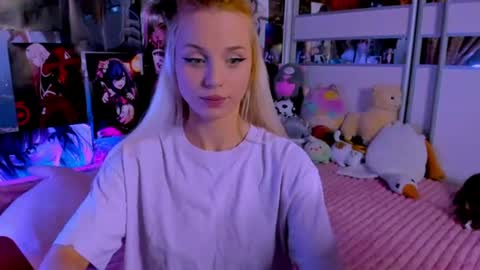 Snapshot of cuttie_ponyy chatting on 07-25-26, 08:17 Nora online show from 07-25-26, 08:17