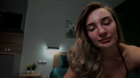 CuttieChloe online show from 01-29-25, 02:40