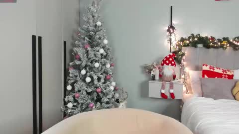 Snapshot of cwenbrayton chatting on 01-10-26, 08:27 Cwen online show from 01-10-26, 08:27