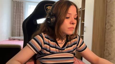 cyber_shawty online show from 04-18-26, 01:59