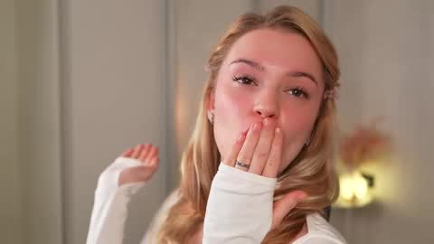 EMILY online show from 11-08-25, 03:45