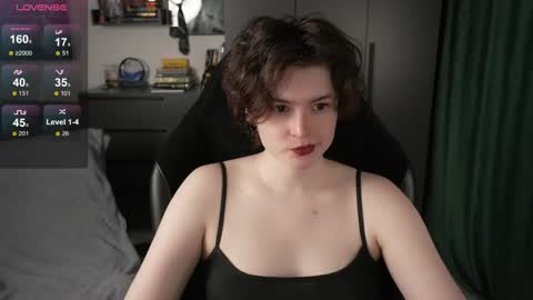 Snapshot of cybersamuraii chatting on 04-22-26, 01:23 Helen Blossom online show from 04-22-26, 01:23