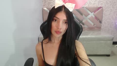 CINTIA ARAUJO online show from 10-19-25, 03:18