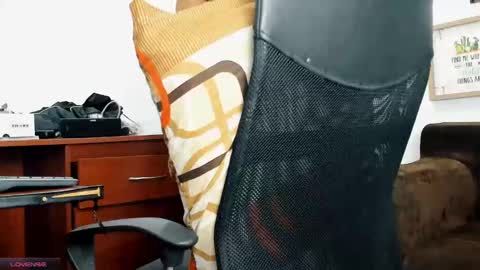 Snapshot of d_alex_ chatting on 02-01-25, 03:18 Leo - online show from 02-01-25, 03:18