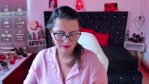Snapshot of d_martii chatting on 01-15-25, 08:37 Mia online show from 01-15-25, 08:37