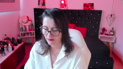 Snapshot of d_martii chatting on 01-16-25, 12:09 Mia online show from 01-16-25, 12:09